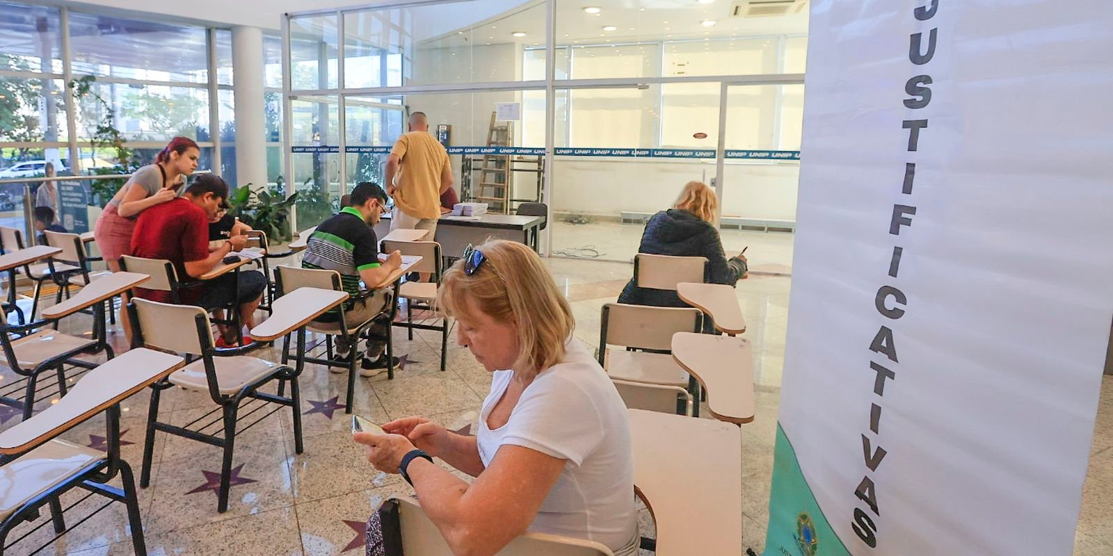 O que acontece se você não votar? Entenda regras e multas