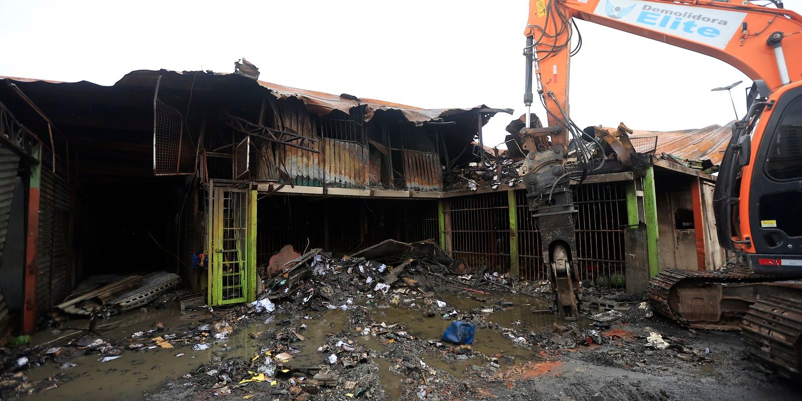 Ceagesp prepara estrutura provisória para comerciantes afetados por incêndio