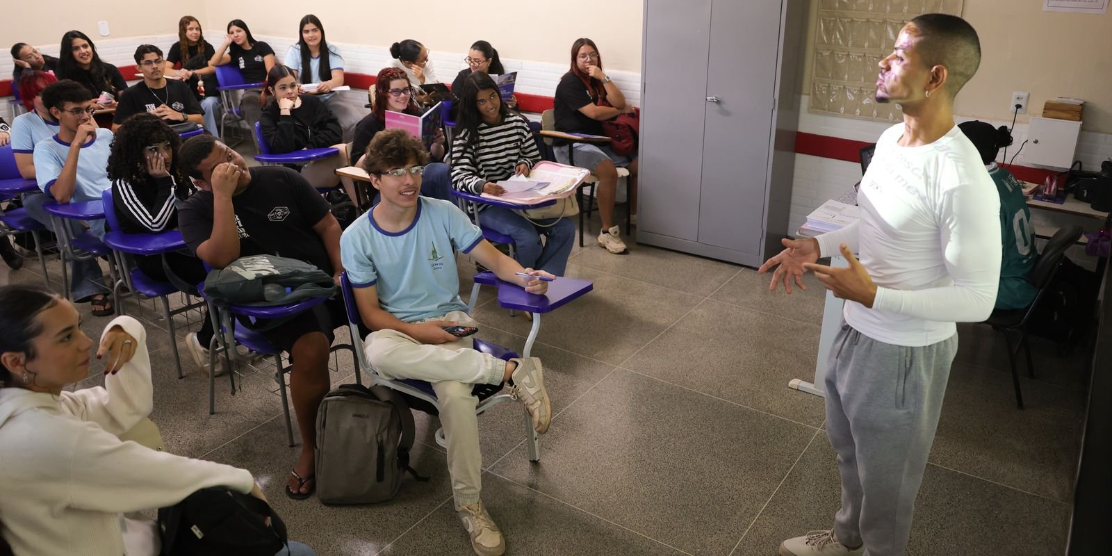 Enem 2026: Inscritos automaticamente devem escolher idioma até 18/10