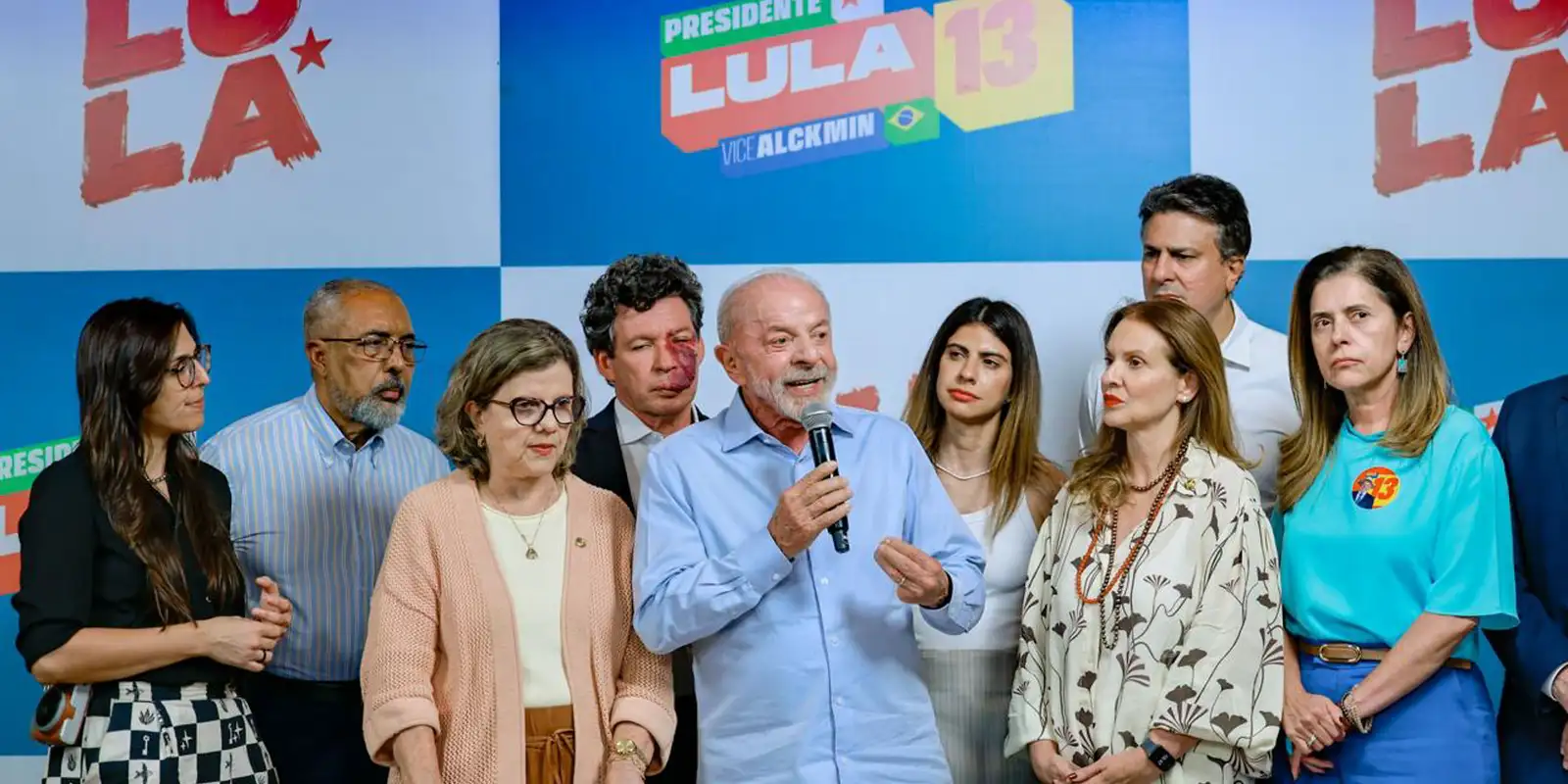 Lula comenta tramitação da PEC da escala 6x1 e critica cortes