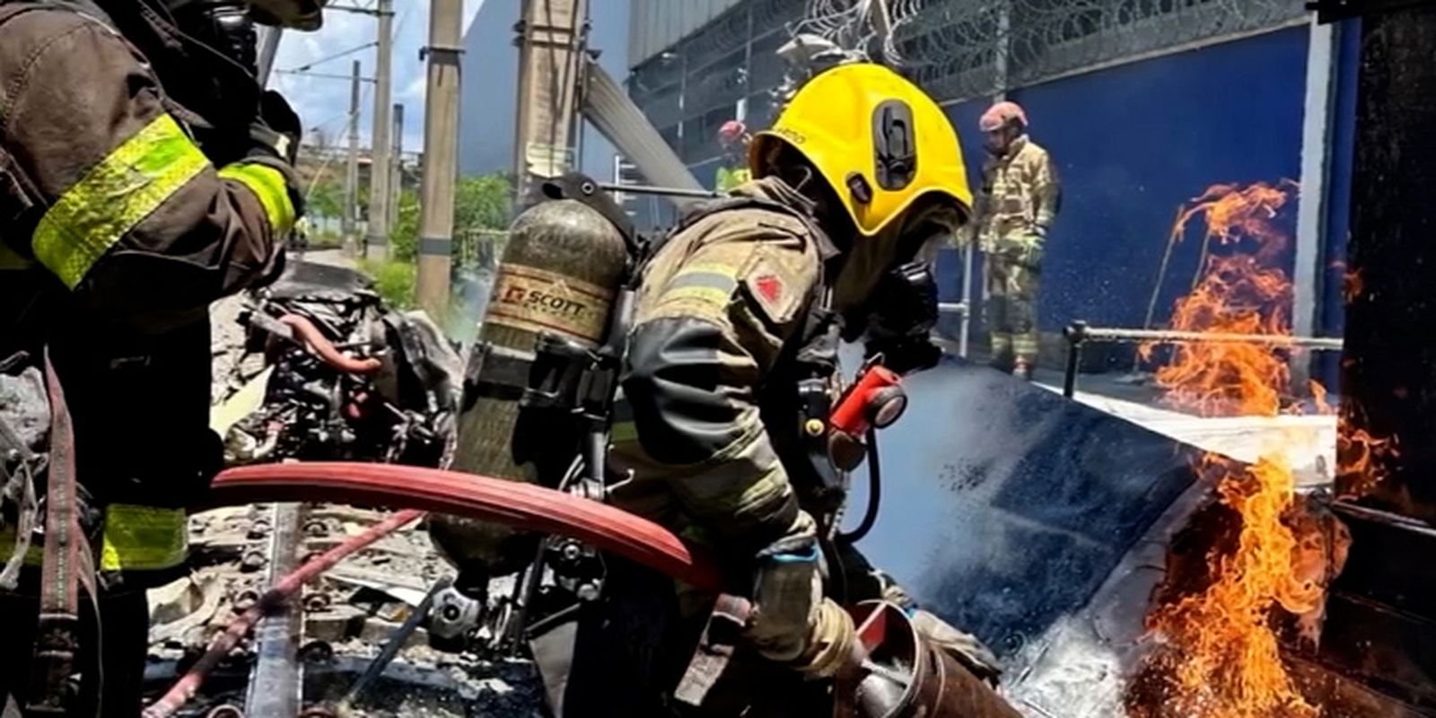 Queda de avião em pátio de manutenção do metrô de Belo Horizonte deixa um morto