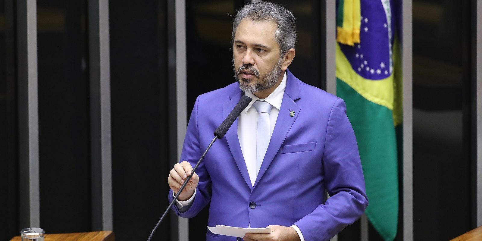 Elmano de Freitas é reeleito no Ceará no primeiro turno