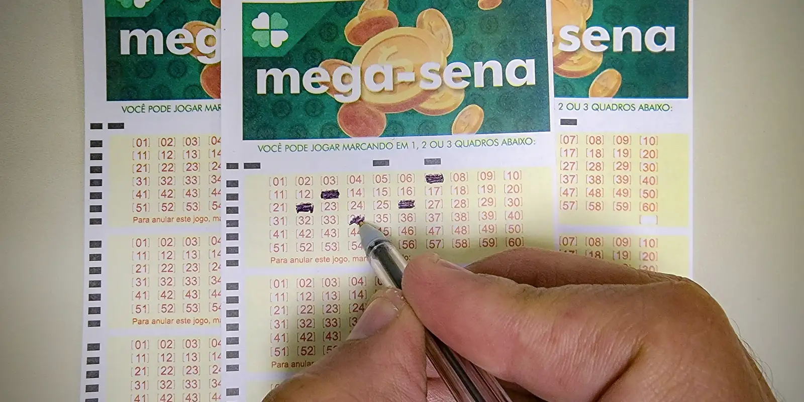 Mega-Sena acumula e pode pagar R$ 92 milhões na terça-feira