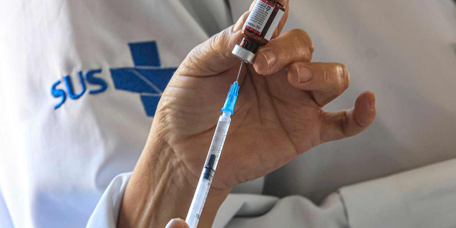 Cidades do Rio ofertam vacina contra meningite para jovens de até 24 anos