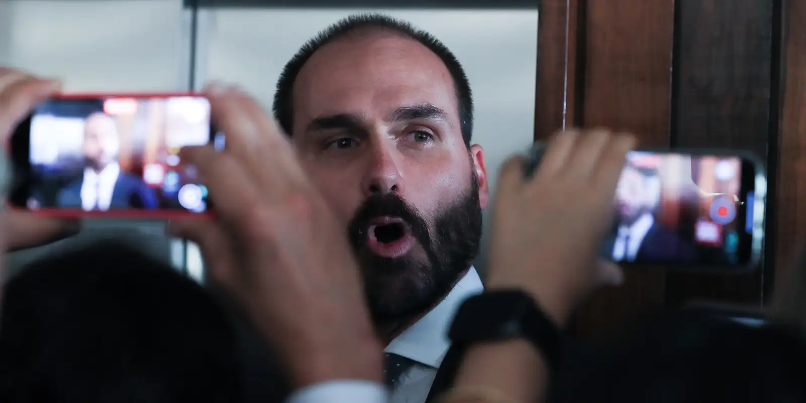 Eduardo Bolsonaro tem pena pendente no BNMP