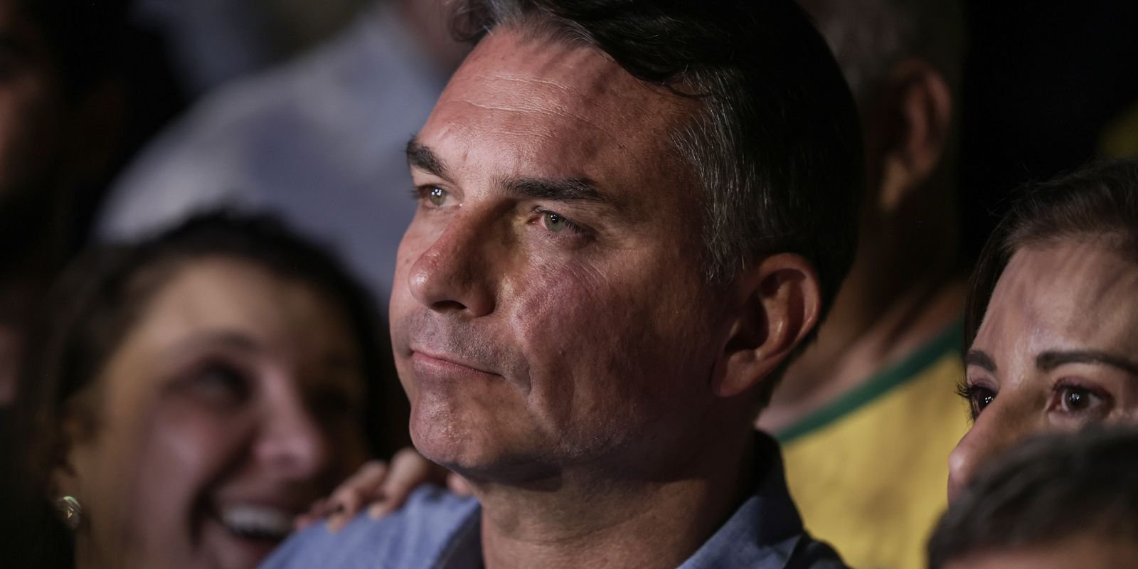 Mendonça multa Flávio Bolsonaro por impulsionamento irregular
