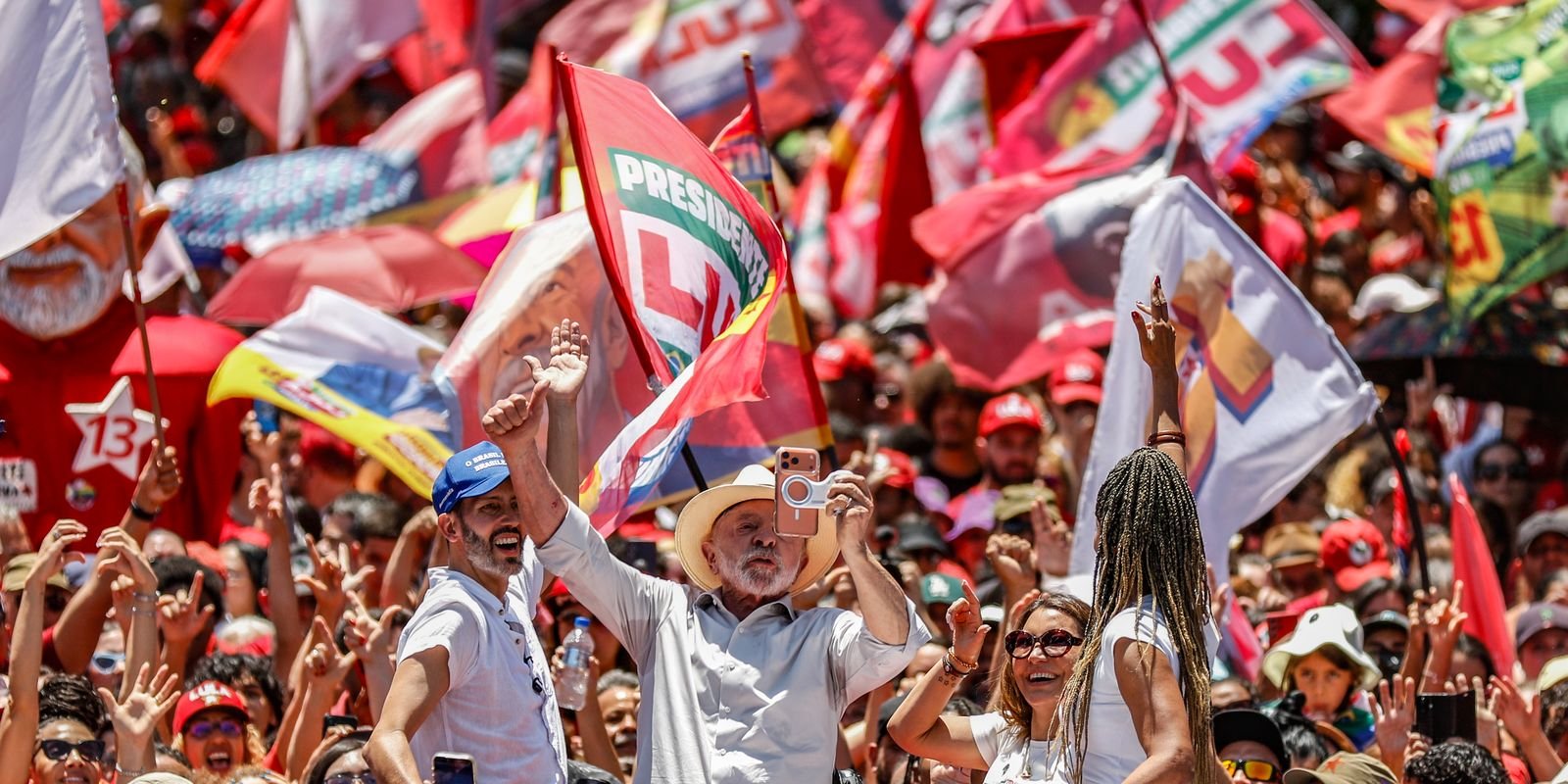 Lula defende PEC da jornada 6x1 em ato no DF