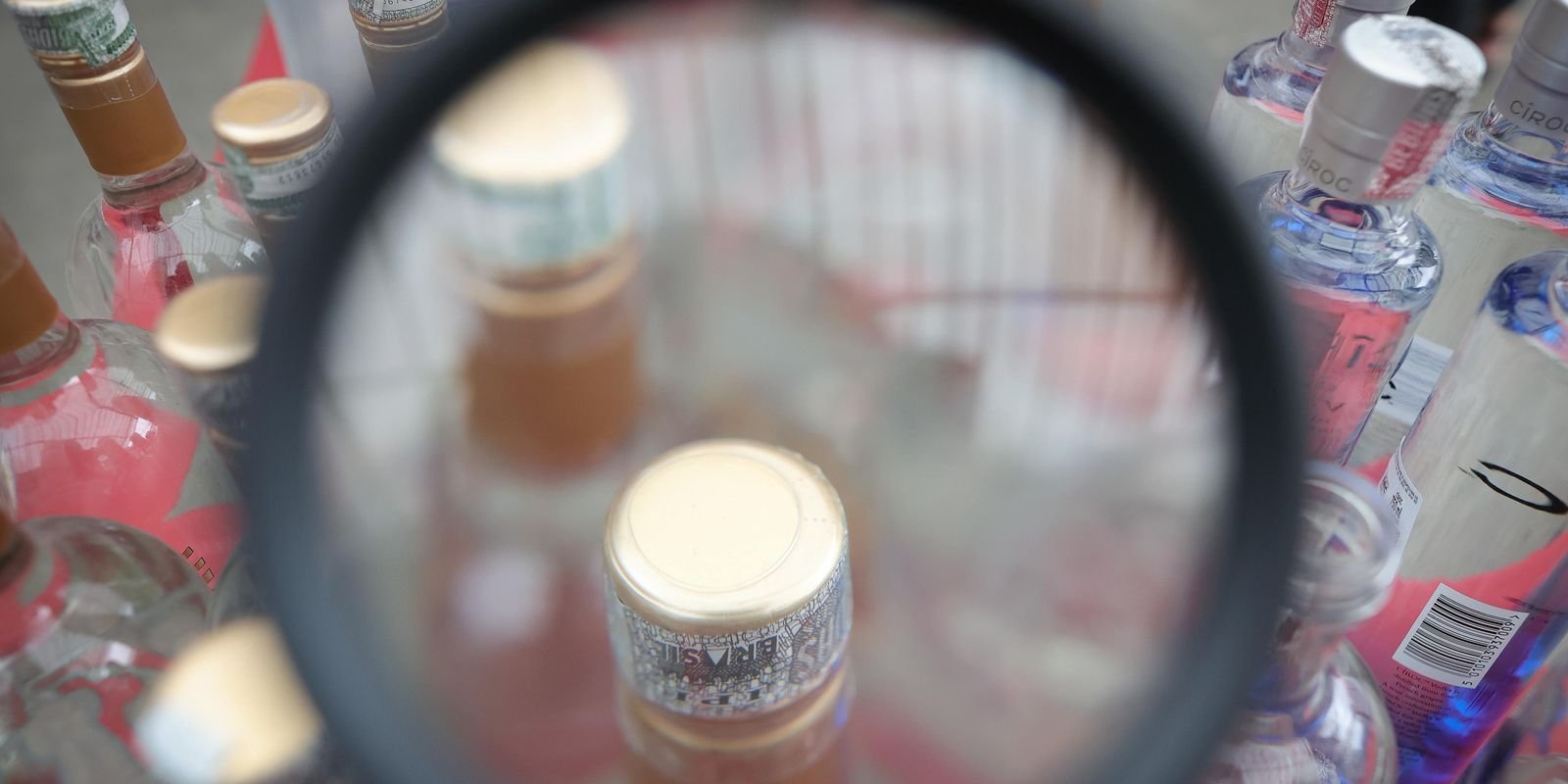 MPSP denuncia dupla por bebida adulterada que cegou mulher