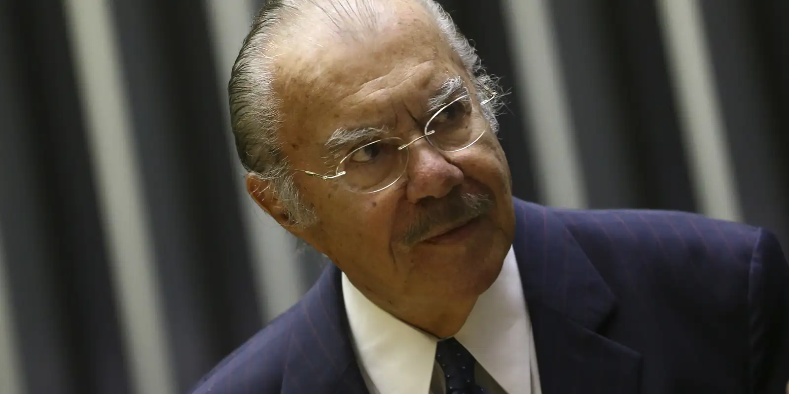 Ex-presidente José Sarney segue internado em São Paulo