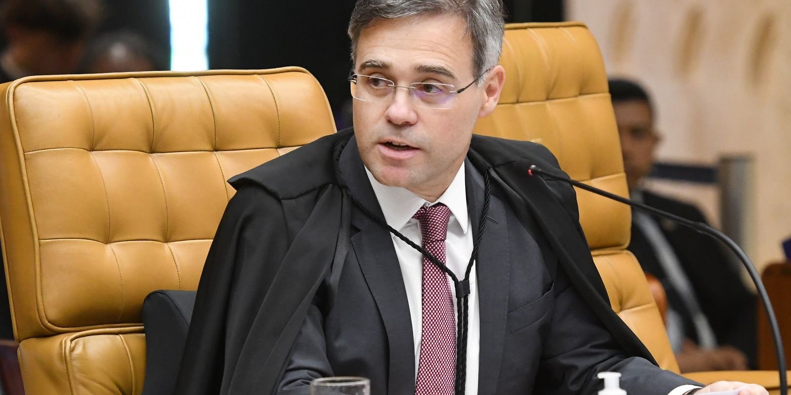 TSE manda Janones e Lindbergh tirarem do ar vídeo sobre Flávio Bolsonaro