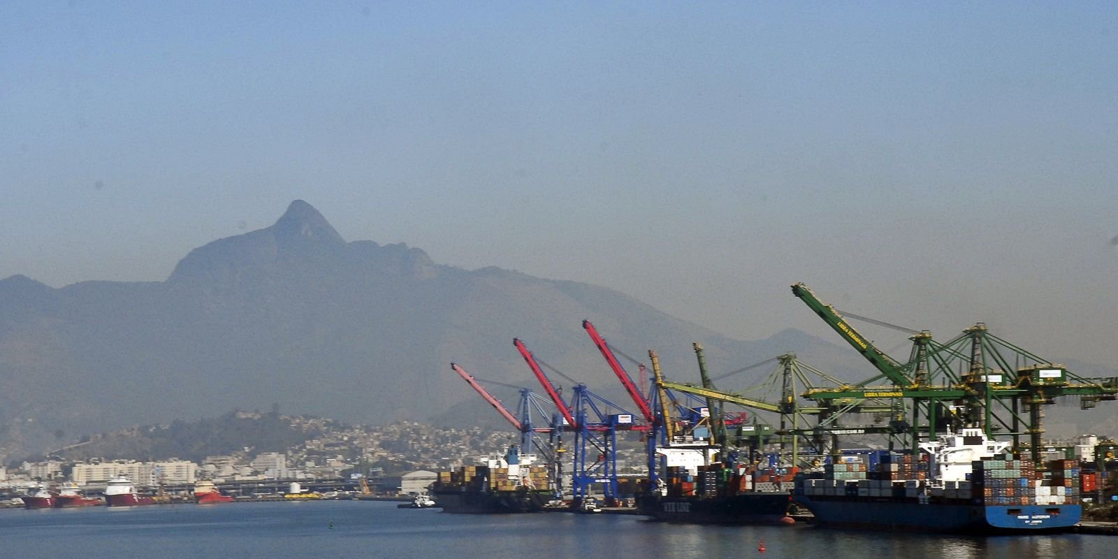 Governo reduz previsão de superávit comercial para 2026