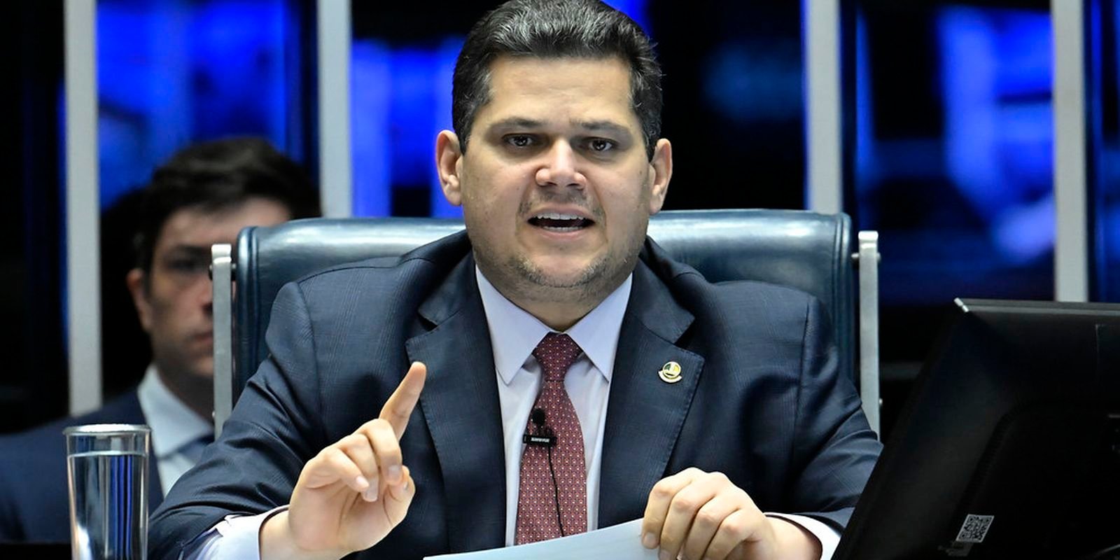 Senado define calendário para votar fim da escala 6x1
