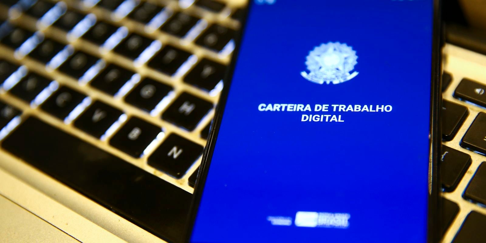 Desemprego cai para 5,3% no trimestre até agosto, aponta IBGE