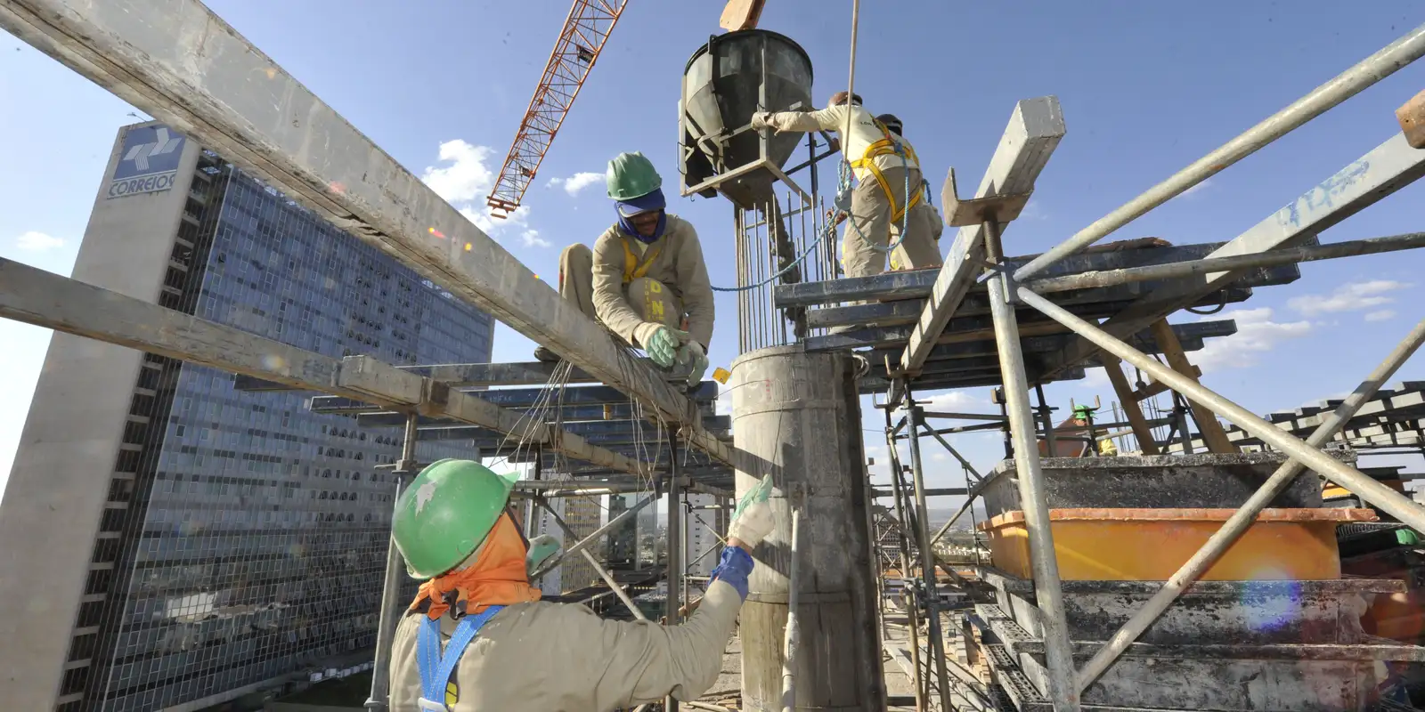 Brasil cria 165,8 mil postos formais de trabalho em agosto