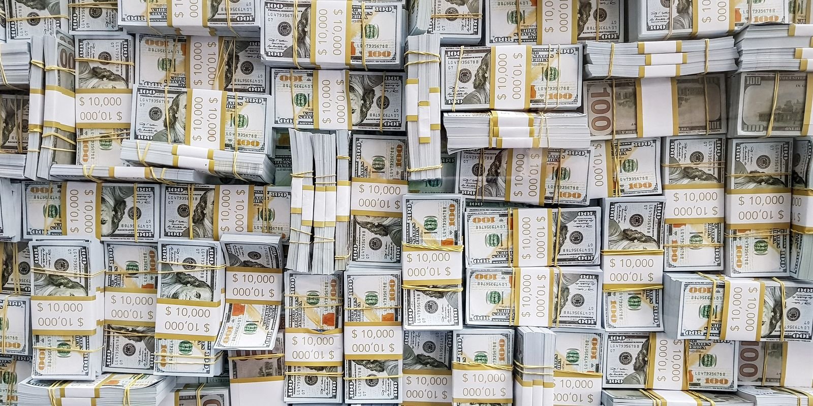 Dólar fecha acima de R$ 5,22 com avanço global da moeda